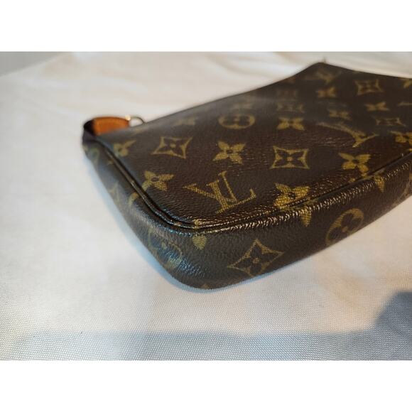 Louis Vuitton Pochette Accessoires Monogram LV Shoulder Bag Vintage Y2K Style - Picture 6 of 15